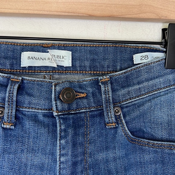 Banana Republic Flare Bennet Light Wash high rise Jeans - Picture 3 of 7